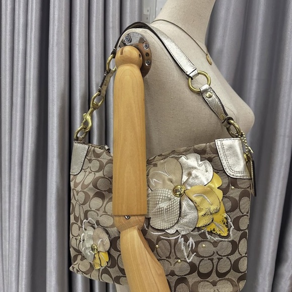 Coach Tan and Gold Floral Shoulder Bag WITH A FEW STAINS AROUND THE FLOWERS - Picture 6 of 8